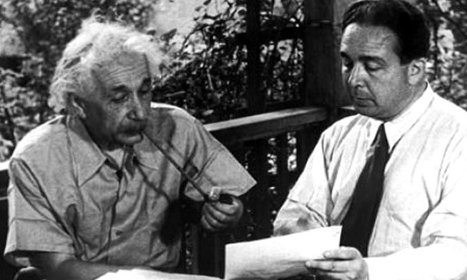 Einstein và cuộc đua tạo bom nguyên tử trong Thế chiến II