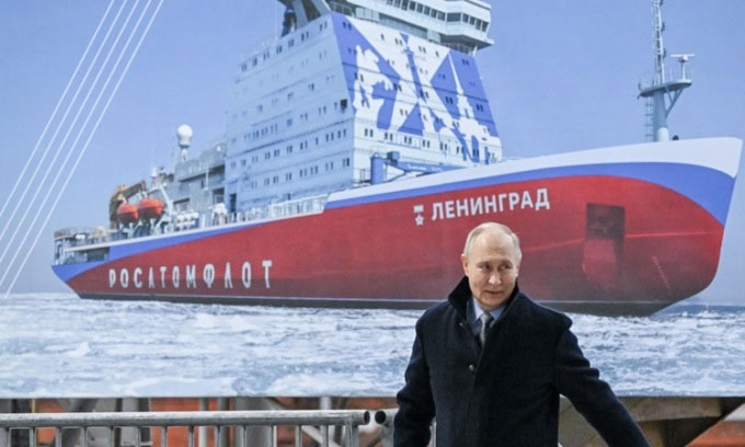 Tổng thống Putin khởi công đóng tàu phá băng hạt nhân Leningrad