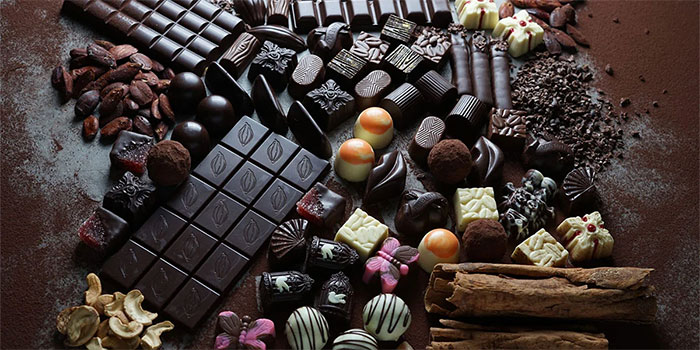 Vai trò bất ngờ của dầu mỏ trong chocolate và hàng ngày